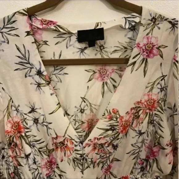 Intermix Women's Rochelle Floral Silk Blend V-Neck Top - Picture 2 of 8